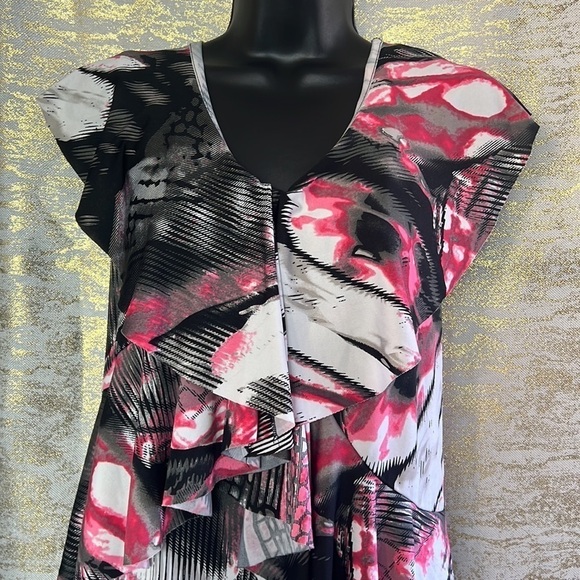 Reitmans Pink/Black And White Ruffle Front Top Size XL - Picture 3 of 13